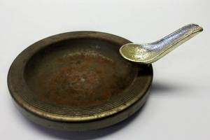 lot 155 image: Retro Tobacco Pipe Holder  Ashtray