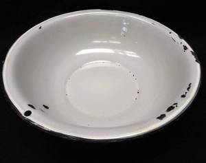 lot 169 image: Vtg Large Porcelain Enameled White Water Pan  Dishpan