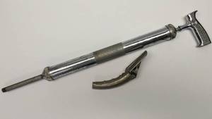 lot 168 image: Vintage Lincoln Grease Gun & Swingspout Measure Co. Oil Can Spout Model 5-S