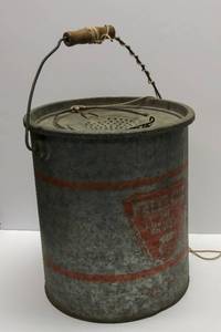 lot 179 image: Vintage Falls City Galvanized Metal Minnow Bucket  The Anglers Choice