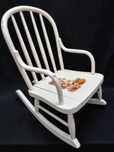 lot 22 image: Vintage Childs Rocking Chair