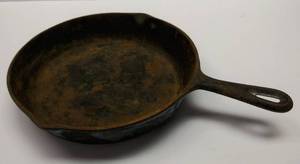 lot 240 image: 10� Inch Cast Iron Skillet