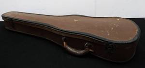 lot 21 image: Vintage Violin Case &  Hidersine Violin Rosin