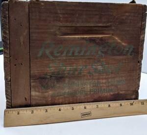 lot 17 image: Vintage Remington Shur Shot Wood Ammo Box