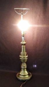 lot 296 image: Tall Vintage Brass Lamp  Works