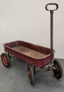 lot 32 image: Old Radio Flyer Wagon