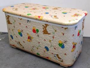 lot 35 image: Vintage Winnie the Pooh Padded Toy Box  29 x 15 x 16