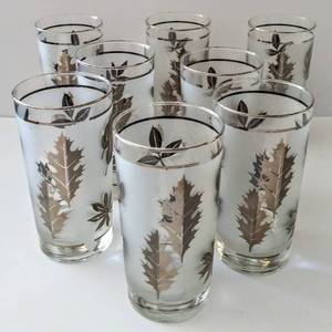 lot 316 image: Lot of 8  Libbey Silver Leaves Frosted Glasses