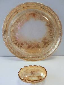 lot 323 image: Vintage Amber Iridescent Carnival Glass Scalloped Footed Oval Bowl & Platter