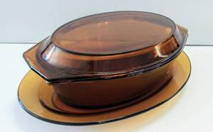 lot 329 image: Vintage Arcopal France BrownAmber Glass Set  Casserole Dish wLid & Tray