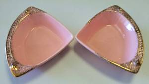 lot 331 image: 2 Pink & Gold Caif. USA Pottery Triangle Bowls