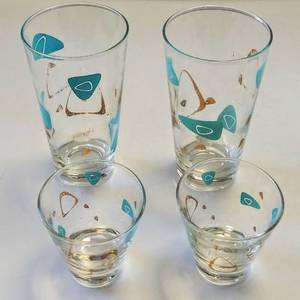 lot 334 image: Vintage Federal Glass  Atomic Amoeba Boomerang Glasses & Shot Glasses