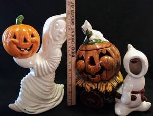 lot 343 image: Adorable Ceramic Halloween Decor