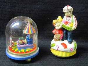 lot 5793 image: 2 Vintage Sankyo Music Boxes