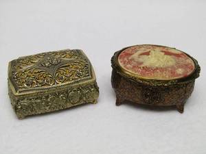 lot 5795 image: 2 Vintage Music Boxes