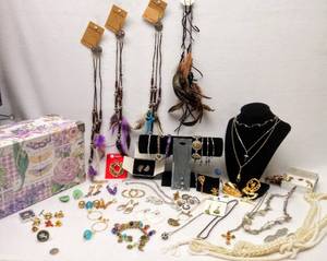 lot 5788 image: WOW Large Jewelry Lot  From Vintage to Now In Adorable Flower Box