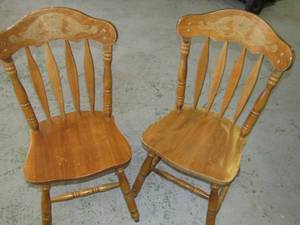 lot 5866 image: 2 Oak Dining Chairs