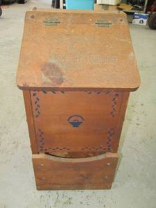 lot 5871 image: Vintage Farmhouse Wood Taters & Onyon Hinged Top Bin wDrawer