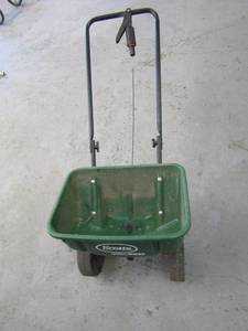 lot 5873 image: Scotts Speedy Green 1000 Spreader