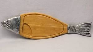 lot 5962 image: Large Vintage Salmon Fish Serving Platter or Cutting Board  25  Long