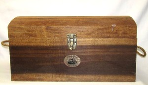 lot 5887 image: Vintage Wood Chest