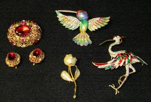 lot 5477 image: Pretty Pins and Broach Lot
