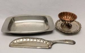 lot 5982 image: Vintage Silver Tone Kitchen items