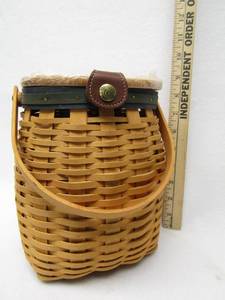 lot 5903 image: 2001 Longaberger Collectors Club 5 Year Anniversary Basket Charter Member- With Liner