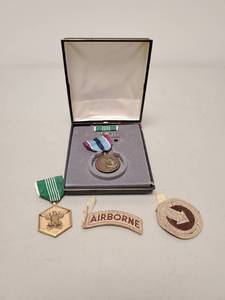lot 5928 image: Military Medal and Patches