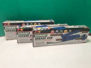 lot 1000 image: LOT 3 OF PT ECONOMY GREASE GUN