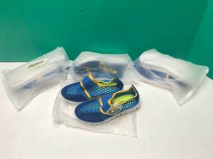 lot 1013 image: LOT OF KIDS SHOES