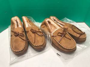lot 1014 image: LOT OF MENS SLIPPERS