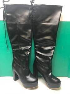 lot 1016 image: LOT OF 2 WOMEN BLACK LEATHER BOOT