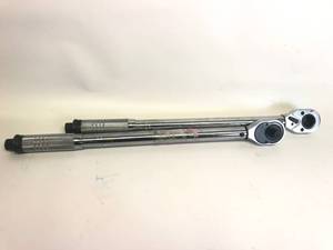 lot 1047 image: LOT OF 2 POWER TORQUE 12 DRIVE WRENCH