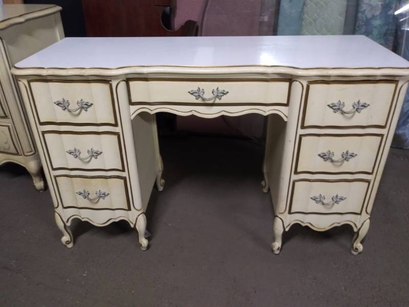 Prince Howard Furniture Company French Provincial 7 Drawer Desk