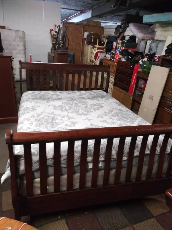 Nice Wood Queen Sleigh Bed Collezione Europa 9 Drawer