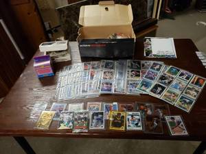 lot 5429 image: Lots of Baseball Cards