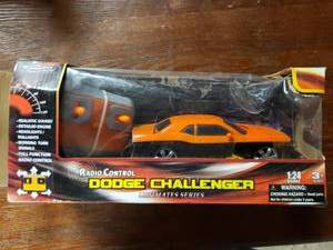 lot 5431 image: Radio Controlled Dodge Challenger Ultimate Series