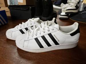 lot 5438 image: Adidas SuperStar W Size 10 Shoes