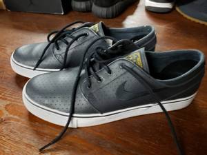 lot 5440 image: Nike Zoom Stefan Janoski Size 10.5 Shoes AnthraciteBlack
