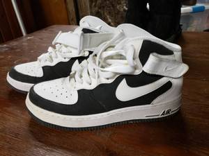 lot 5443 image: Nike Air Size 6Y