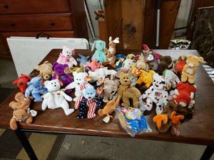 lot 5463 image: Huge Lot of TY Beanie Babies