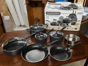 lot 5475 image: Tramontina 11 Piece Pots and Pans Set
