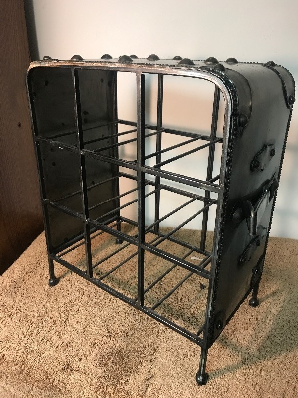 lot 16 image: Nice Christmas gift heavy duty iron countertop wine rack