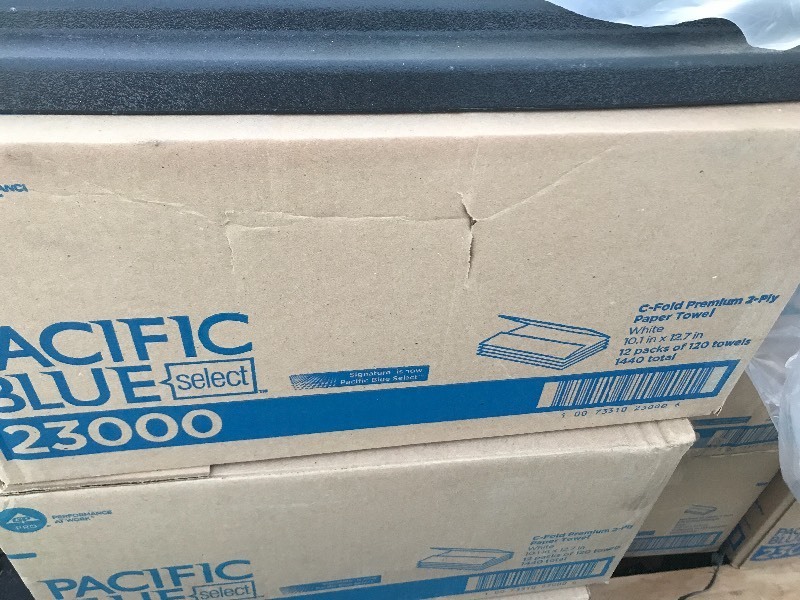 lot 174 image: Case of C fold paper towels