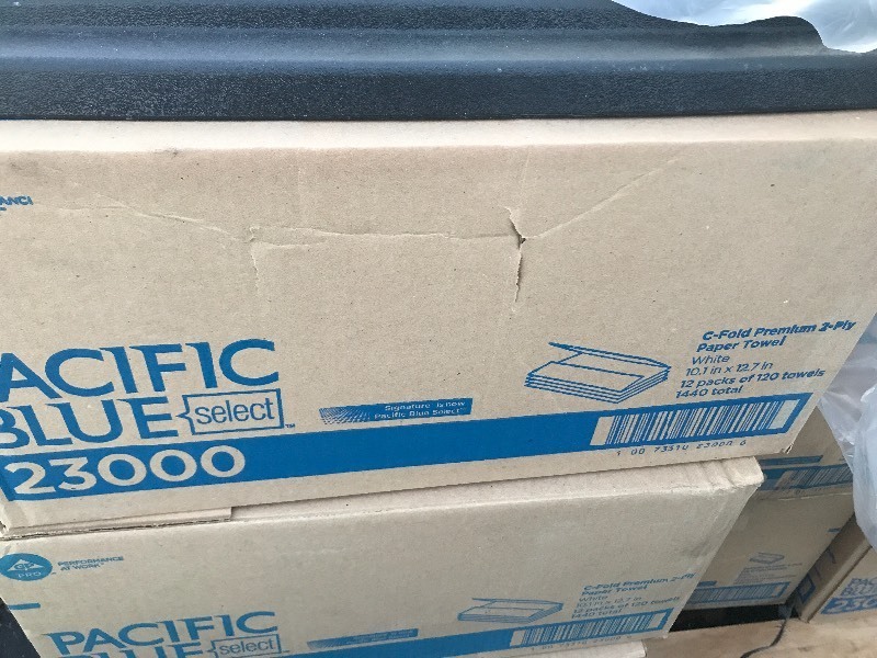 lot 176 image: Case of C fold paper towels