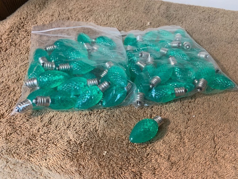 lot 236 image: Lot of 50 dimmable LED Christmas lights bulbs as pictured