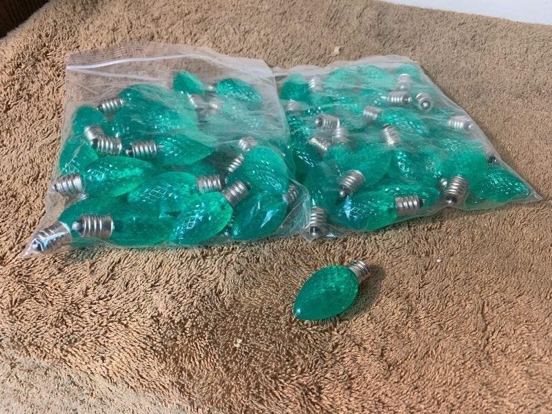 lot 237 image: Lot of 50 dimmable LED Christmas lights bulbs as pictured