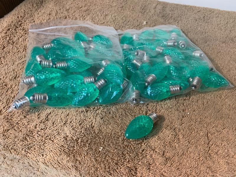 lot 239 image: Lot of 50 dimmable LED Christmas lights bulbs as pictured