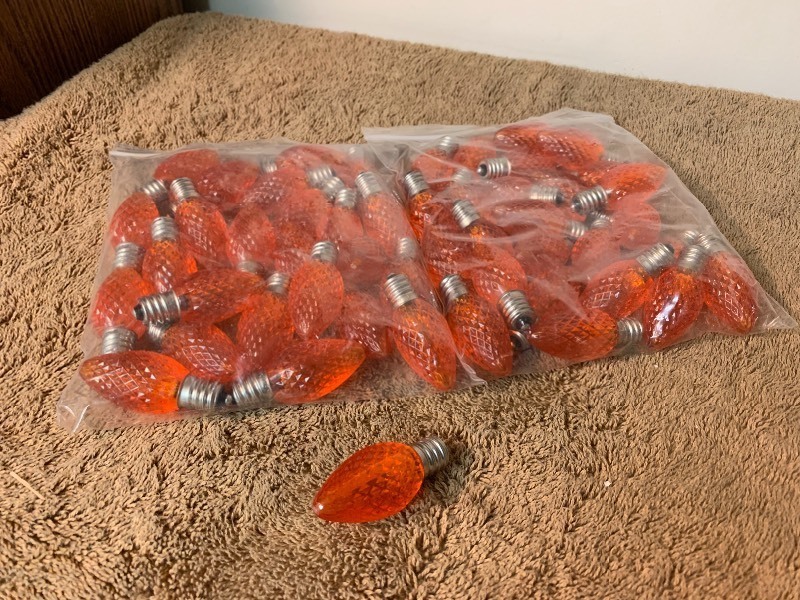 lot 241 image: Lot of 50 dimmable LED Christmas lights bulbs as pictured